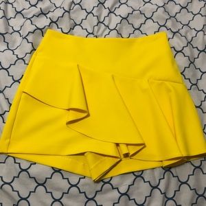 NEW Zara Yellow Skort